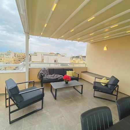 The Blue Mill Penthouse With Beautiful Views Apartment Naxxar Bagian luar foto