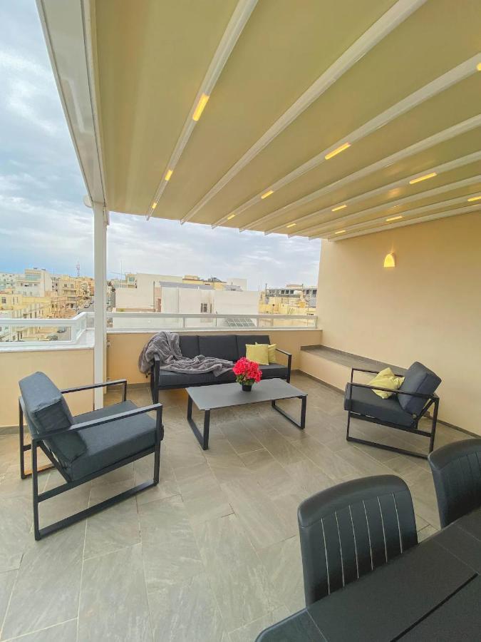 The Blue Mill Penthouse With Beautiful Views Apartment Naxxar Bagian luar foto