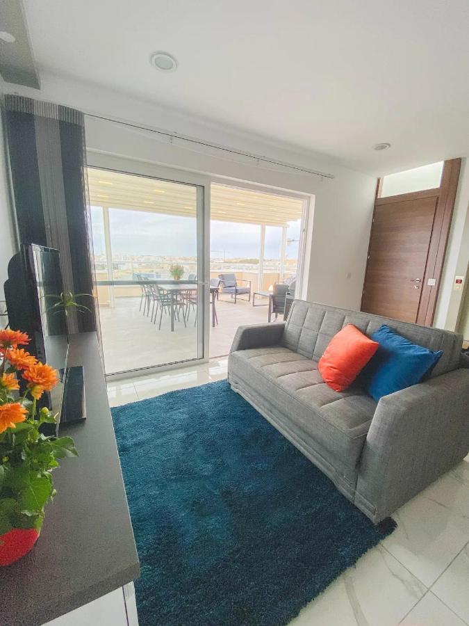 The Blue Mill Penthouse With Beautiful Views Apartment Naxxar Bagian luar foto