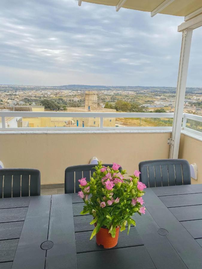 The Blue Mill Penthouse With Beautiful Views Apartment Naxxar Bagian luar foto