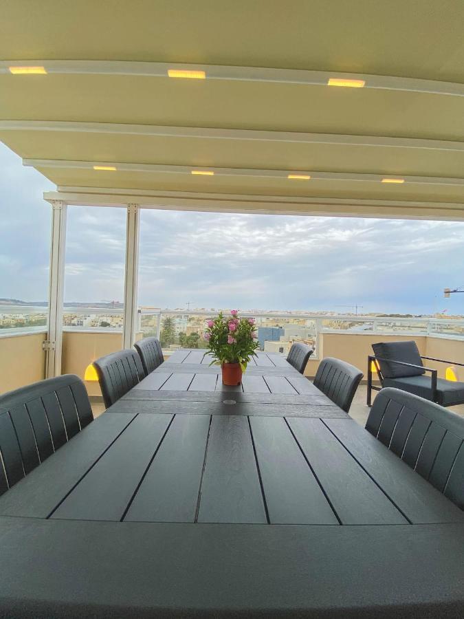 The Blue Mill Penthouse With Beautiful Views Apartment Naxxar Bagian luar foto