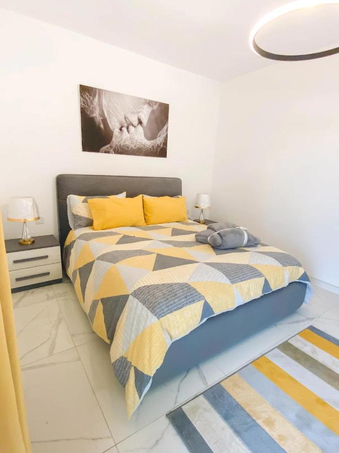 The Blue Mill Penthouse With Beautiful Views Apartment Naxxar Bagian luar foto